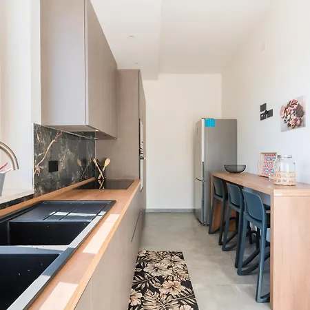 Red Wind By Perle Di Puglia *