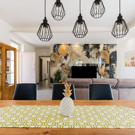 Red Wind By Perle Di Puglia *