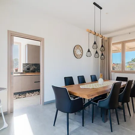 Red Wind By Perle Di Puglia *