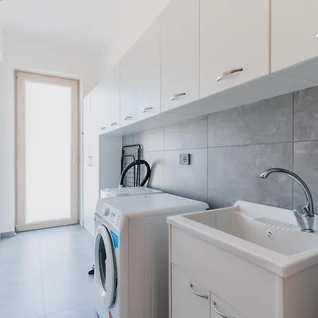 Red Wind By Perle Di Puglia